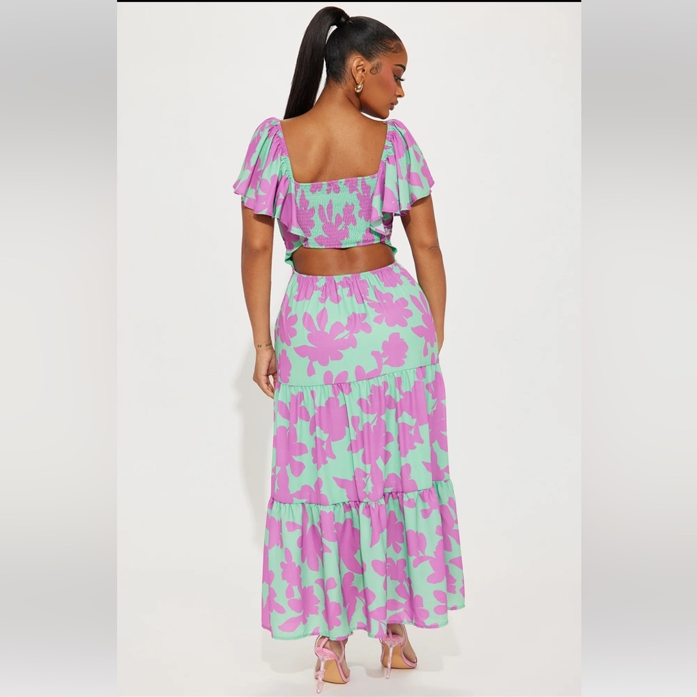 💜 FASHION NOVA CHIFFON MAXI DRESS WITH SHORT FLUTTER SLEEVES AND SMOCKED WAIST - Picture 2 of 8